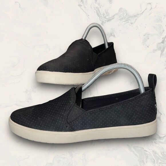 Koolaburra Ugg Women's Kellen Slip On Sneakers Size 9 Perforated Vegan Leather - Picture 1 of 8